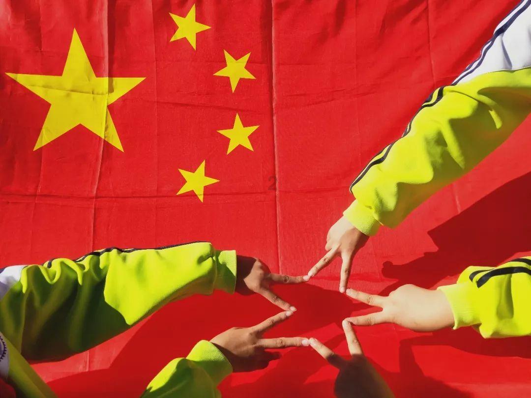 暖阳下的女孩们